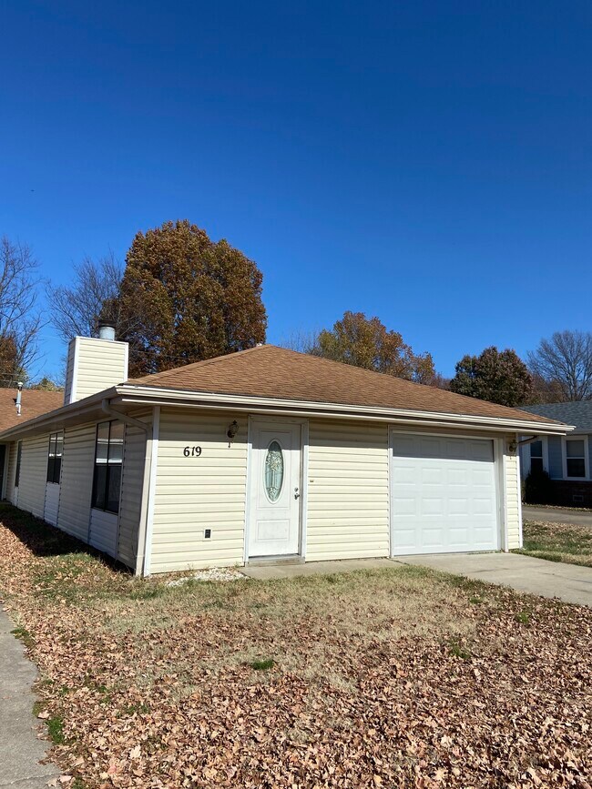 Building Photo - 619 W Edgewood St