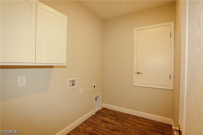 Building Photo - 8792 Cascade Price Cir