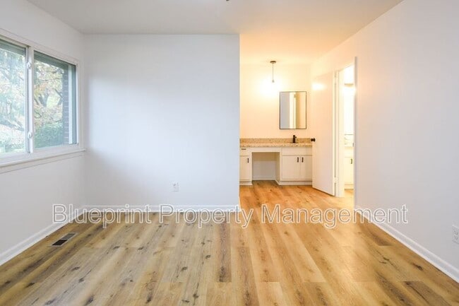 Building Photo - 6004 Cowin Dr NW