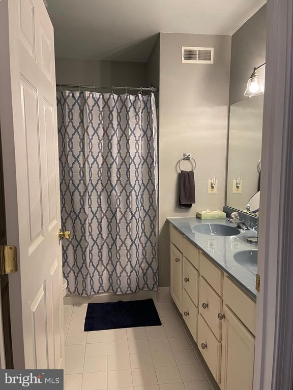 Building Photo - 821 Hinchley Run