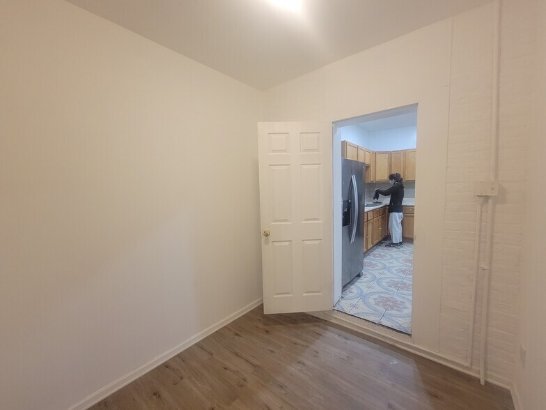 Sun room - 1905 N Pulaski Rd