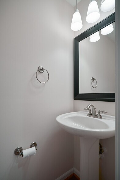 Building Photo - 420 Canewood Pl
