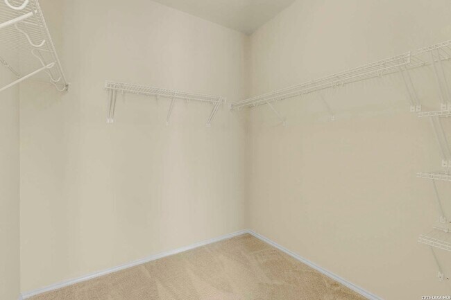 Building Photo - 322 Walnut Crest