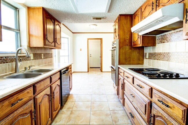 Building Photo - 758 Brighton Ln
