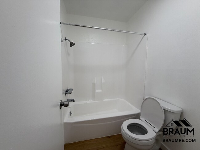 Building Photo - 5461 Kester Ave