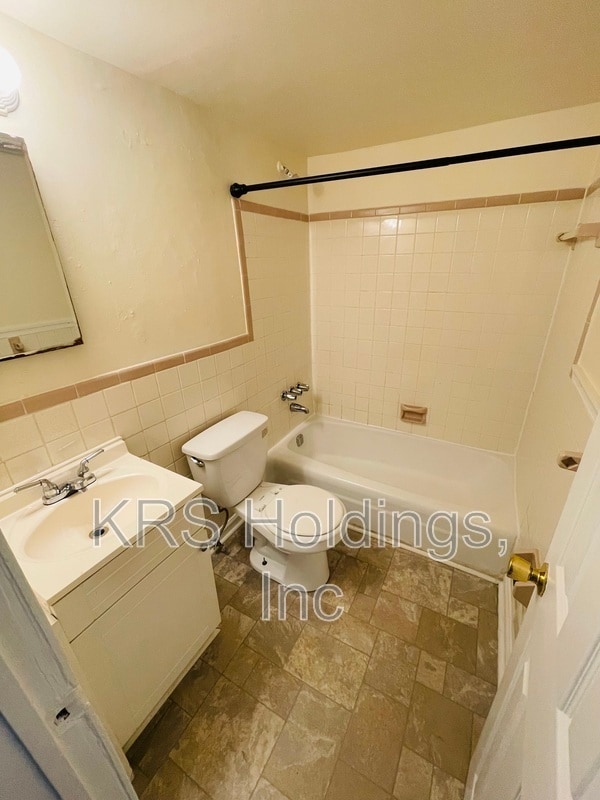 Building Photo - 946 W Ocean View Ave