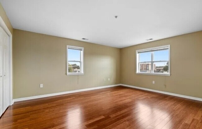 Building Photo - Modern 2BR / 2BA Condo with Balcony & Parking at Union Square – Hackensack