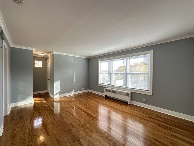 Building Photo - 2750 W North Shore Ave