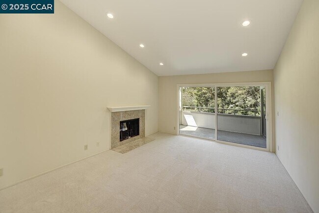 Building Photo - 3377 Rossmoor Pkwy