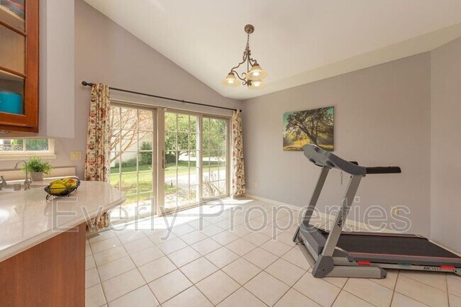 Building Photo - 1617 Legend Cir