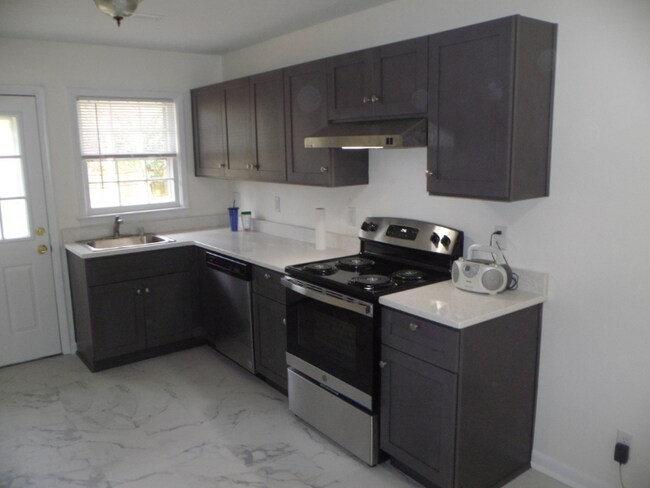 Building Photo - 2518 Etiwan Ave