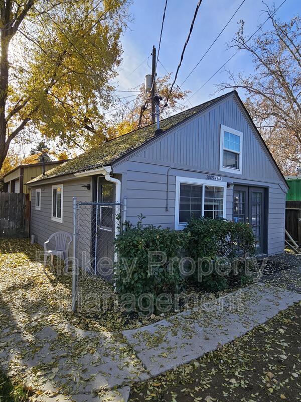 Building Photo - 3009 W Overland Rd