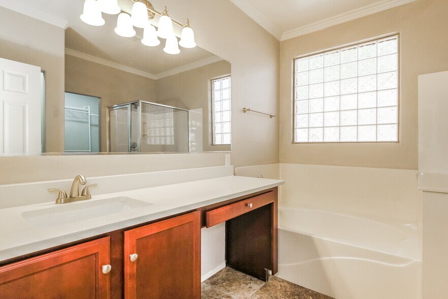Building Photo - 11838 W Foothill Dr