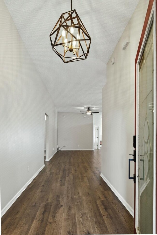 Building Photo - 1727 Canopy Oaks Dr