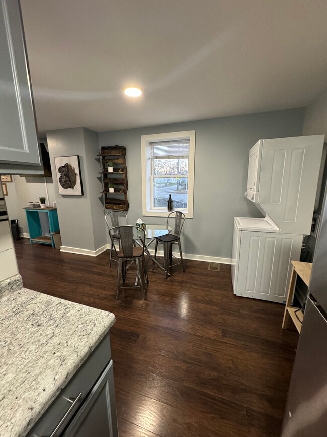 Building Photo - 1238 S State Ave