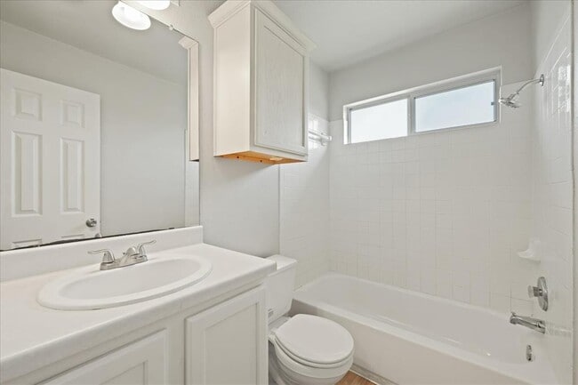 Building Photo - 15411 Ora Ln