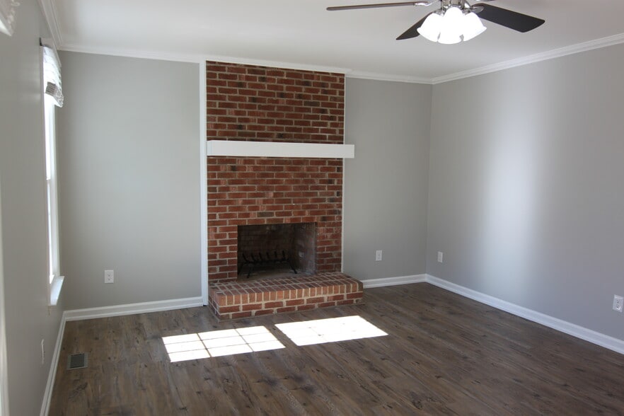Building Photo - 8608 Manns Loop Rd