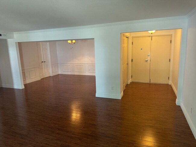 Building Photo - Spacious Well Kept Condo in West County (B...