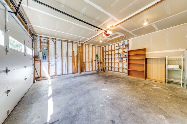 Building Photo - Beautiful Downtown Home