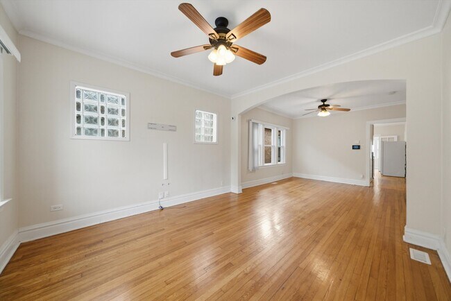 Building Photo - 2240 Highland Ave