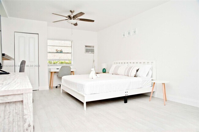 Building Photo - 4109 N Ocean Dr