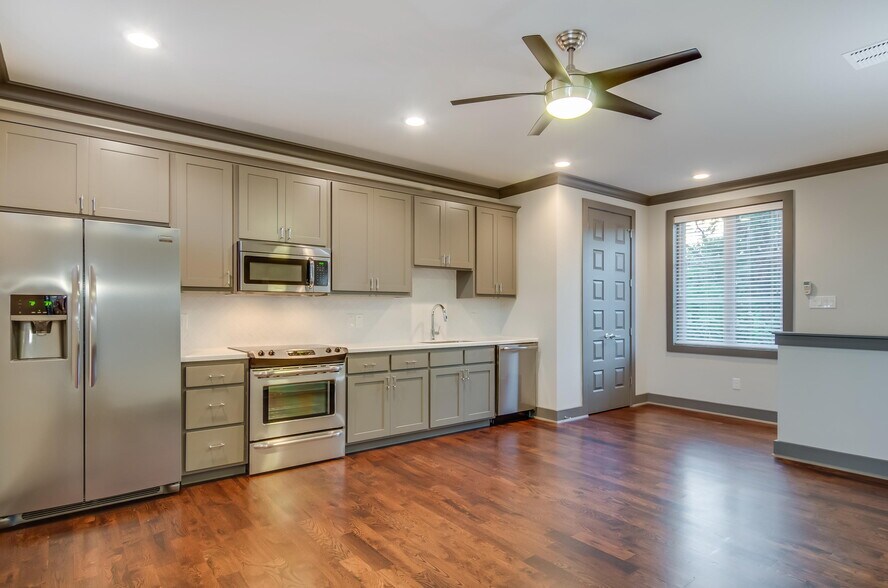 Primary Photo - 516 E Ashby Pl