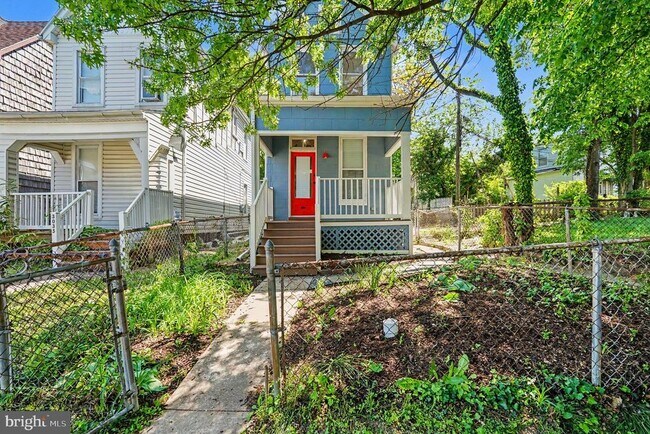 Building Photo - 3033 Barclay St