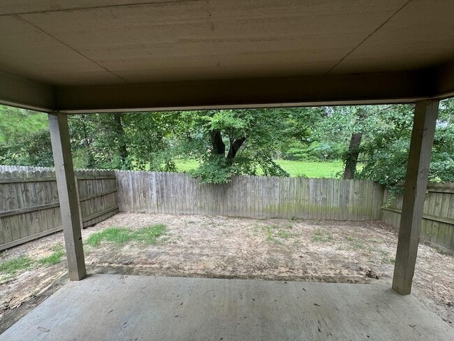 Building Photo - 113 Summer Creek Dr