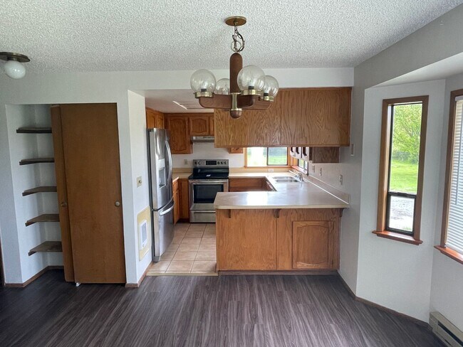 Building Photo - Pet Friendly, Private 3 Bedroom Home