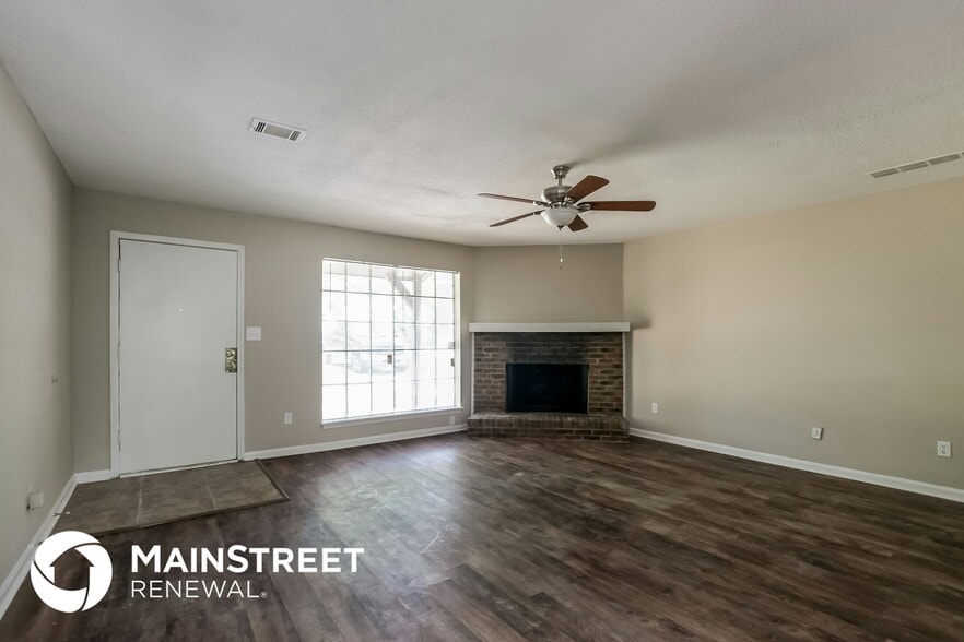 Building Photo - 170 Peachtree Dr