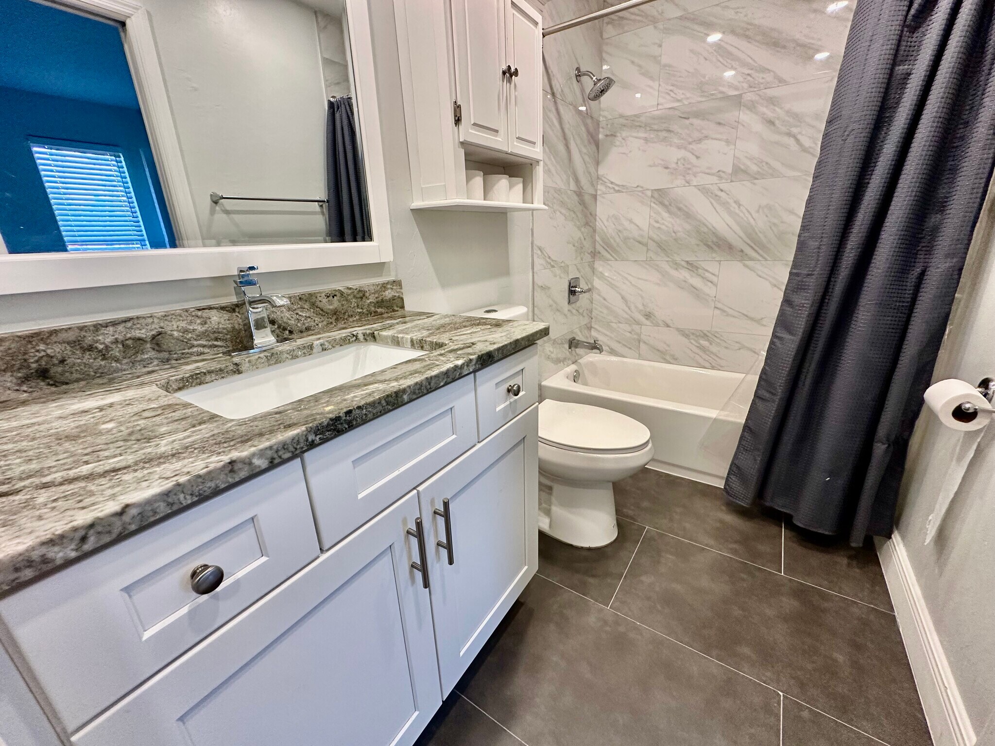 Building Photo - 6300 Royal Woods Dr