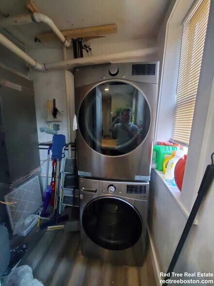 Building Photo - 1914 Beacon St