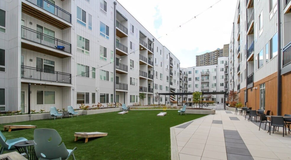 Building Photo - 601 E Pete Rose Way