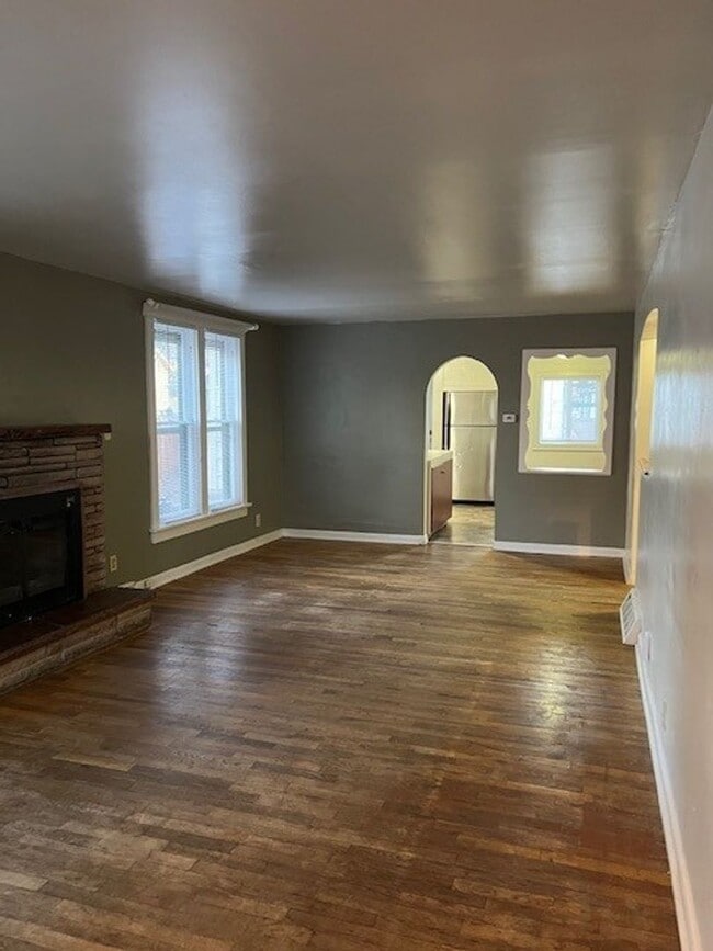 Building Photo - Charming 3bedroom, 1.5bathroom Home