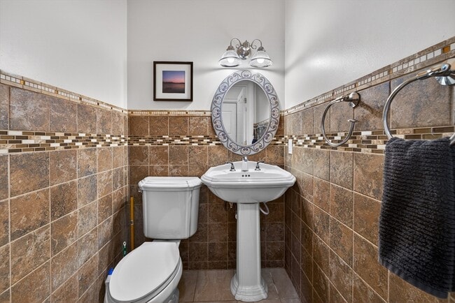 Building Photo - 6 Adams St