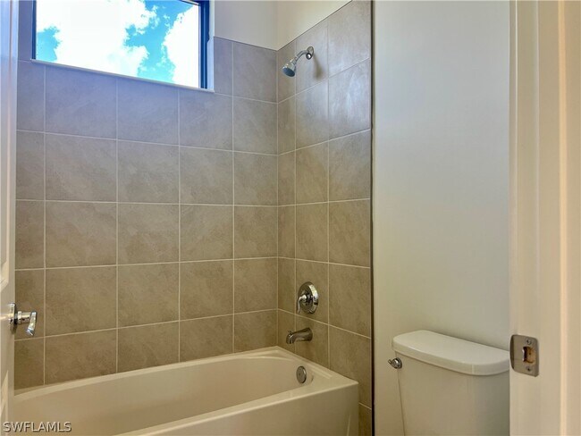 Building Photo - 5114 Panella Ave