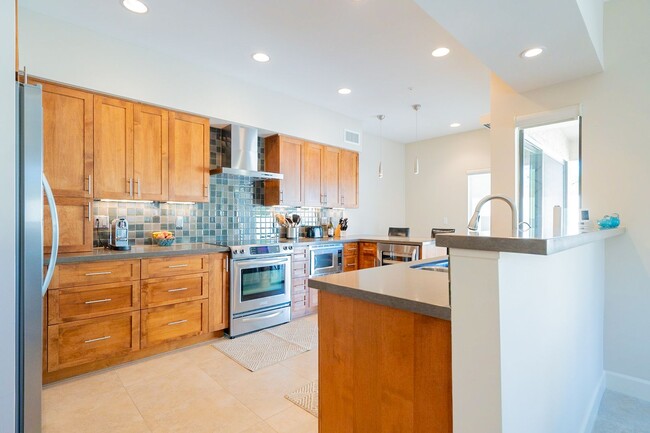 Building Photo - PRIVATE POOL - 2 BEDROOMS PLUS DEN