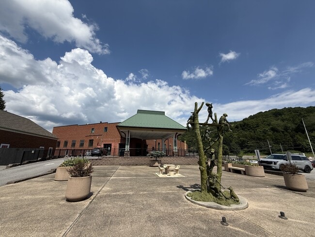 Building Photo - 212 Hice Ave