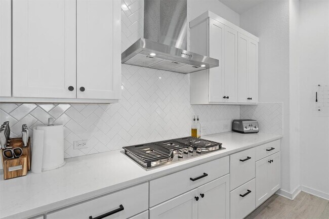 Building Photo - 332 Saturnia Dr