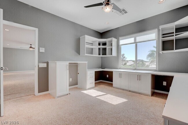 Building Photo - 2589 Chateau Clermont St