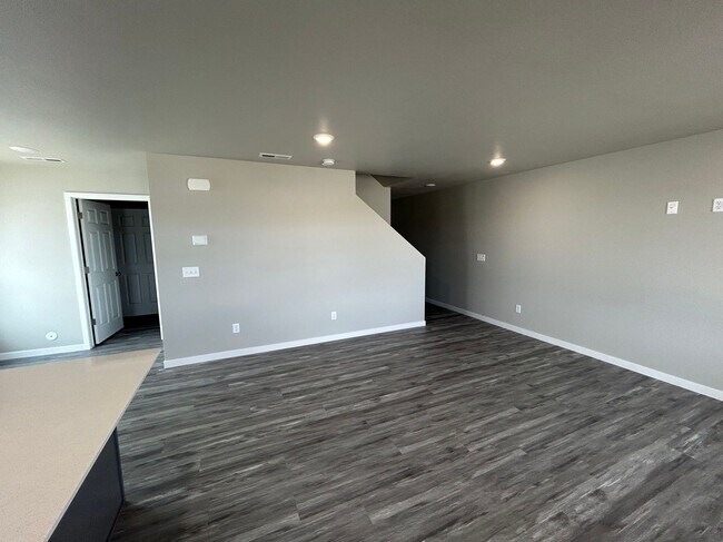 Building Photo - 3828 Scorpio Dr SE