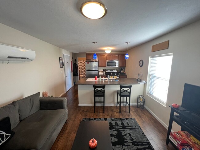 Building Photo - 1 Bedroom Avail August 2025!  Monthly Rent...