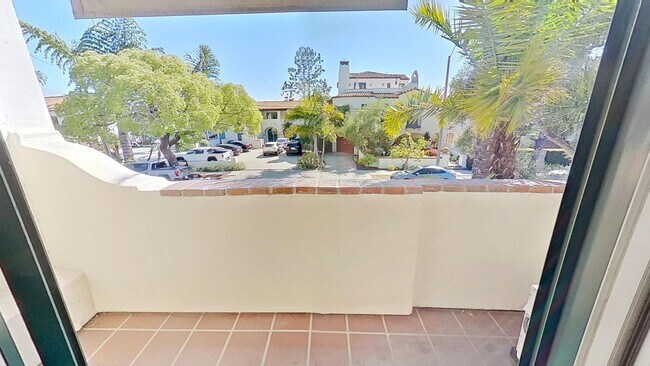 Building Photo - Spacious 2-bedroom/2.5-bathroom Townhouse- In the heart of the Funk Zone