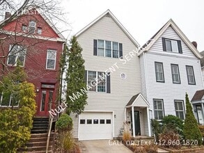 Building Photo - 331 Hastings St