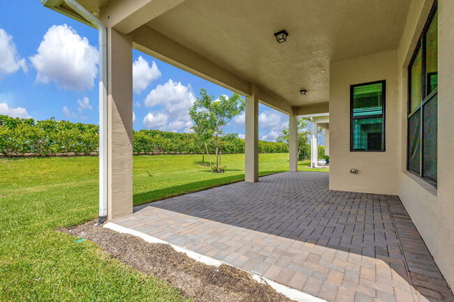 Building Photo - 15878 Key Biscayne Ln