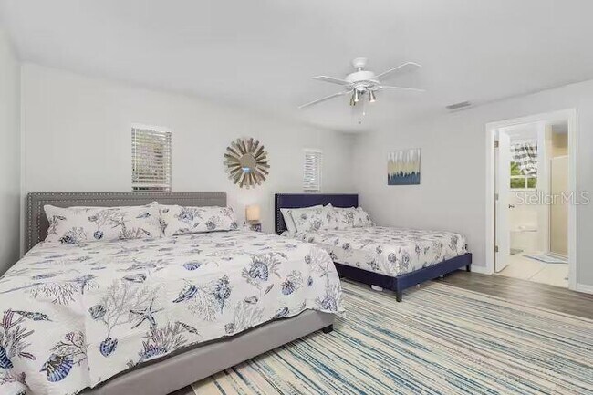 Building Photo - 2705 SW 11th Pl