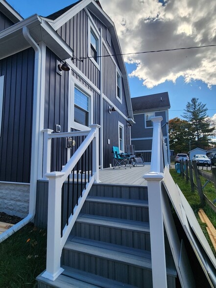 TWO DECKS! - 1016 S Franklin St