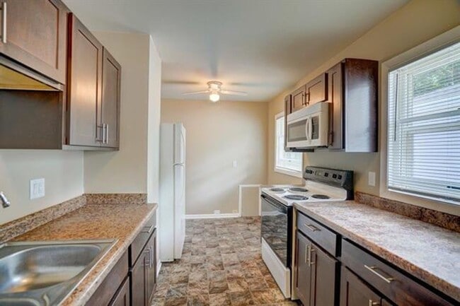 Building Photo - 3009 Hermina St