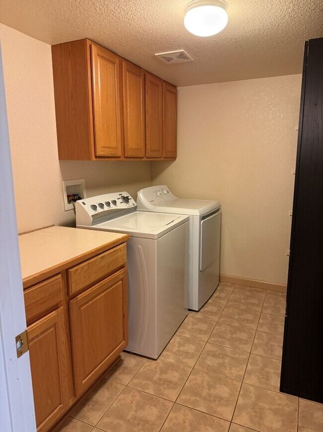 Building Photo - Modern 4 Bedroom w/ Loft Stonegate Area Vacaville *Star Rentals