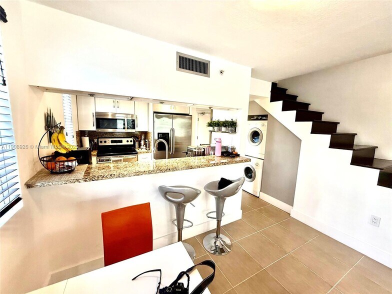 Building Photo - 498 SW 2nd St